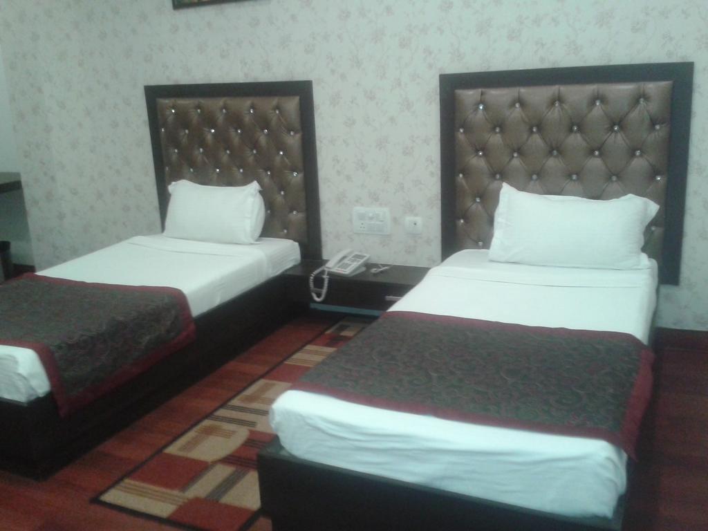 Hotel Krishna International Vrindāvan Room photo