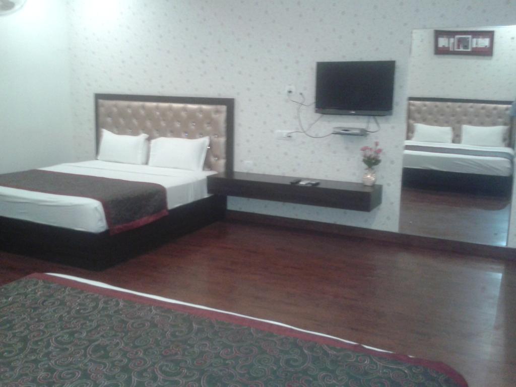 Hotel Krishna International Vrindāvan Room photo
