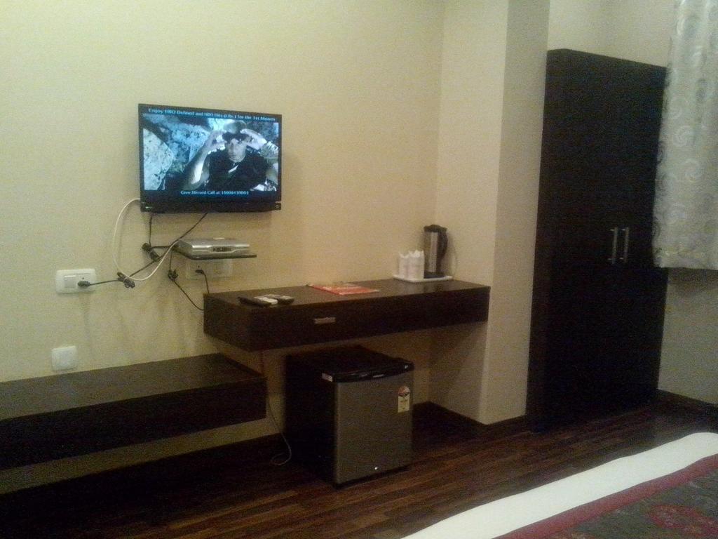 Hotel Krishna International Vrindāvan Room photo