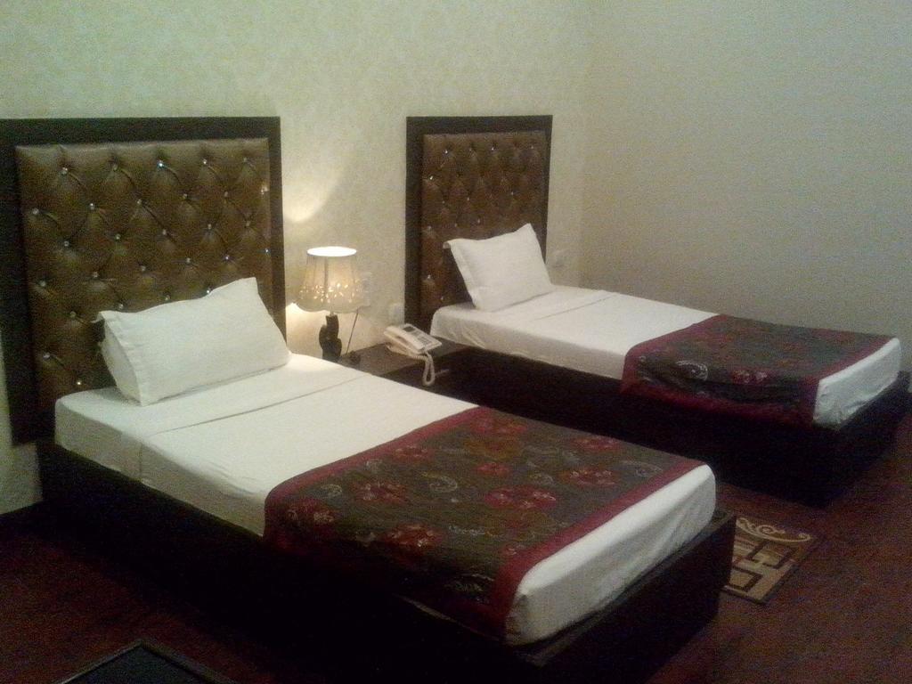 Hotel Krishna International Vrindāvan Room photo