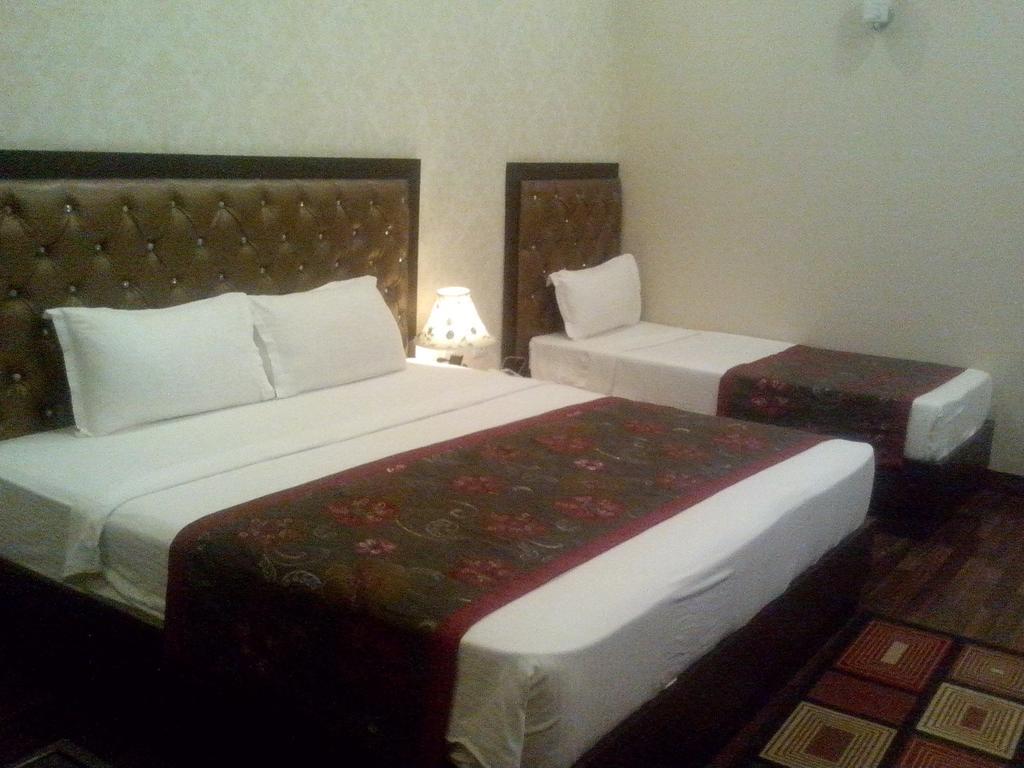 Hotel Krishna International Vrindāvan Room photo