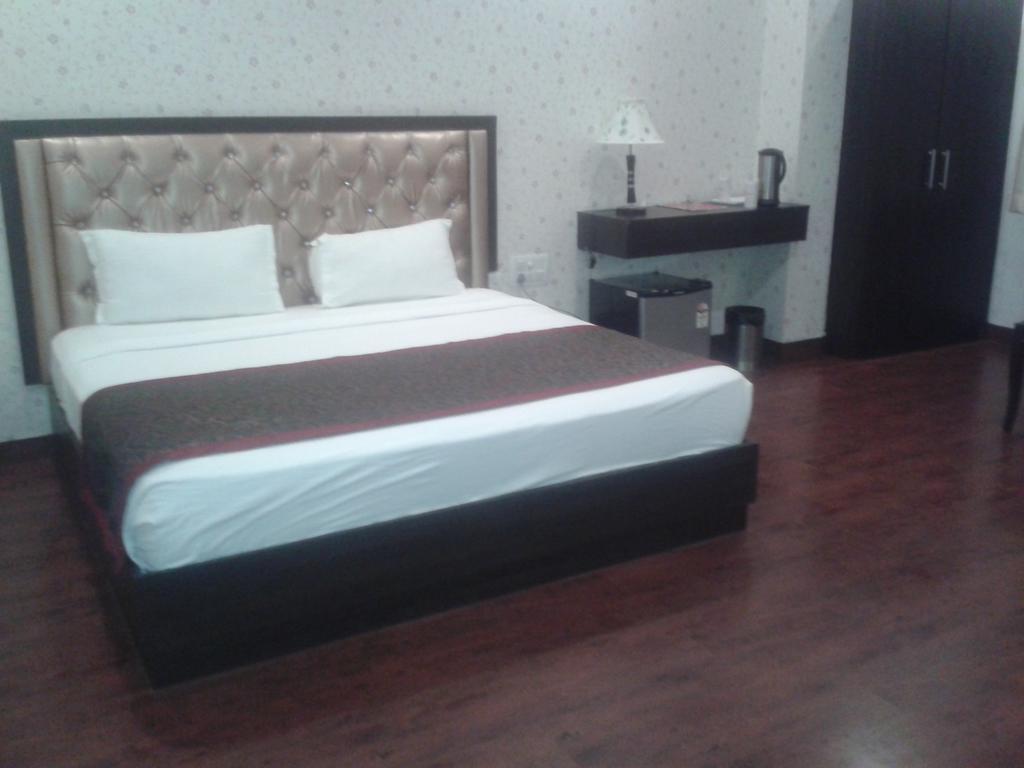 Hotel Krishna International Vrindāvan Exterior photo
